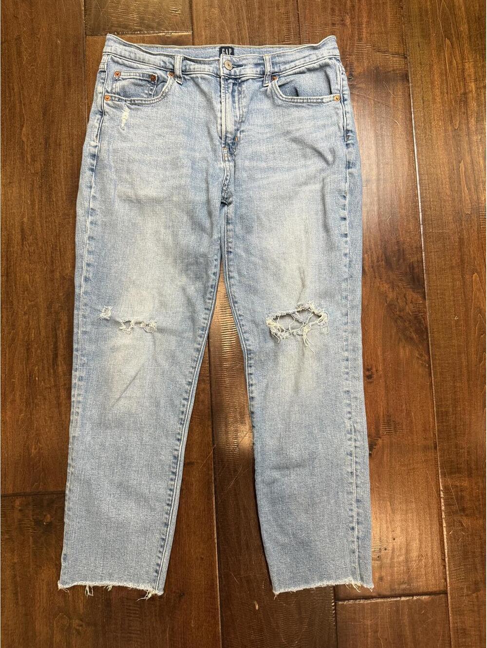 GAP Girlfriend Jeans Women 8/29 Distressed Raw Hem Light Wash Denim